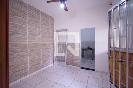 Sala de casa para alugar com 1 quarto, 60m² em Paraíso, São Gonçalo