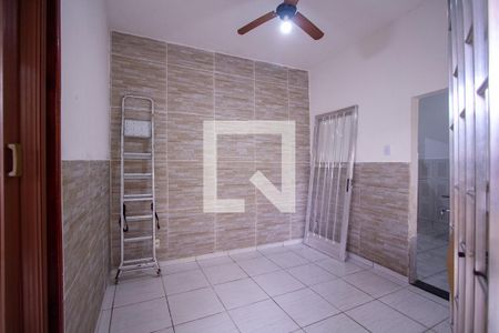 Sala de casa para alugar com 1 quarto, 60m² em Paraíso, São Gonçalo