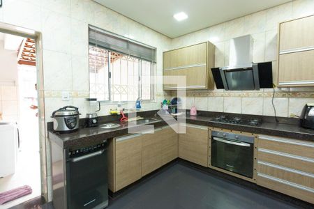 Casa à venda com 3 quartos, 377m² em Jardim Riacho das Pedras, Contagem