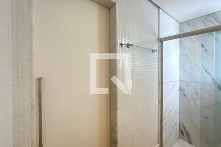 Banheiro da Suíte de apartamento à venda com 1 quarto, 50m² em Carmo, Belo Horizonte