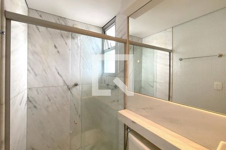 Banheiro da Suíte de apartamento à venda com 1 quarto, 50m² em Carmo, Belo Horizonte