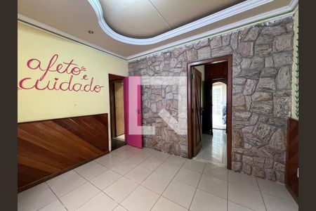 Casa à venda com 3 quartos, 300m² em Sagrada Família, Belo Horizonte
