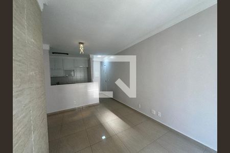 Sala de apartamento à venda com 2 quartos, 61m² em Jardim Tupanci, Barueri