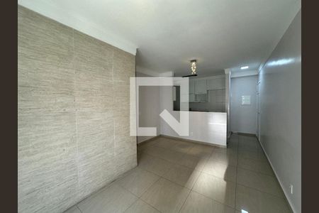 Sala de apartamento à venda com 2 quartos, 61m² em Jardim Tupanci, Barueri