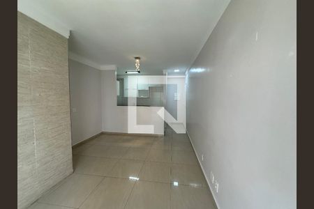 Sala de apartamento à venda com 2 quartos, 61m² em Jardim Tupanci, Barueri