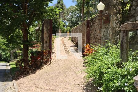 Casa de Condomínio para alugar com 7 quartos, 748m² em Vila Real Moinho Velho, Embu das Artes