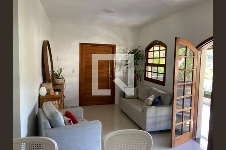 Casa à venda com 4 quartos, 369m² em Matapaca, Niterói