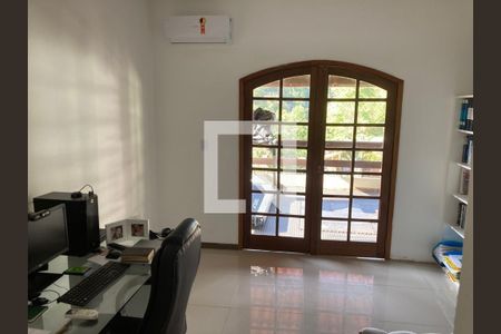 Casa à venda com 4 quartos, 369m² em Matapaca, Niterói