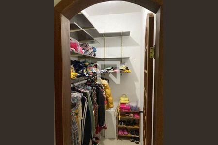 Casa à venda com 4 quartos, 369m² em Matapaca, Niterói