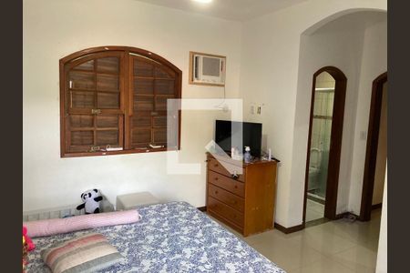 Casa à venda com 4 quartos, 369m² em Matapaca, Niterói