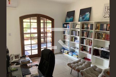 Casa à venda com 4 quartos, 369m² em Matapaca, Niterói