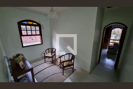 Casa à venda com 4 quartos, 253m² em Jardim Imbuí, Niterói