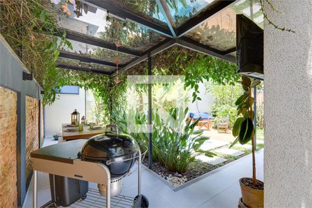 Casa à venda com 3 quartos, 318m² em Santo Amaro, São Paulo