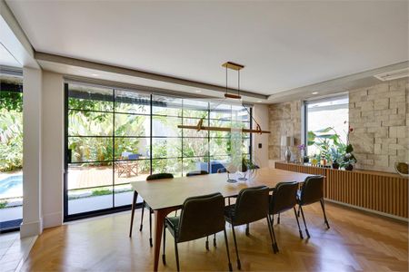 Casa à venda com 3 quartos, 318m² em Santo Amaro, São Paulo