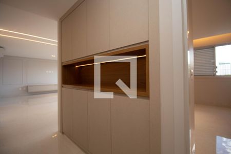 Corredor de apartamento à venda com 3 quartos, 122m² em Asa Norte, Brasília