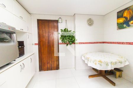 Cozinha de apartamento para alugar com 2 quartos, 62m² em Vila Carmosina, São Paulo