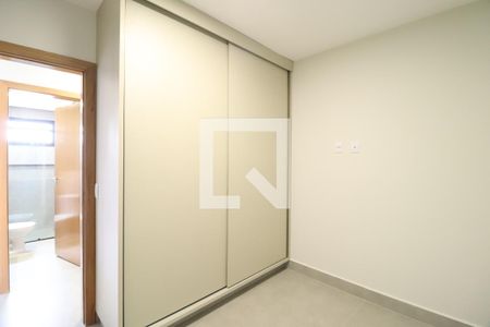 Quarto 1 de apartamento para alugar com 3 quartos, 106m² em Santa Mônica, Uberlândia