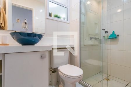 Banheiro Social de apartamento à venda com 2 quartos, 62m² em Jardim Tupanci, Barueri