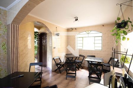 Casa para alugar com 8 quartos, 188m² em Jardim Sao Salvador, Taboão da Serra