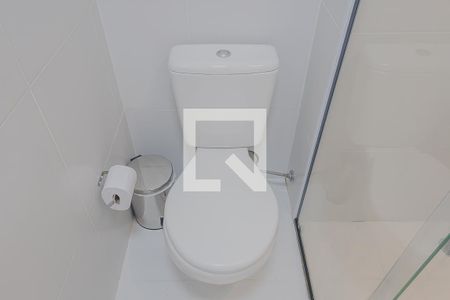 Banheiro de kitnet/studio à venda com 1 quarto, 26m² em Pinheiros, São Paulo