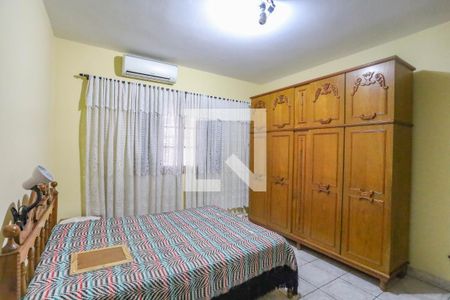 Quarto 1  de casa para alugar com 2 quartos, 130m² em Taboão, Diadema