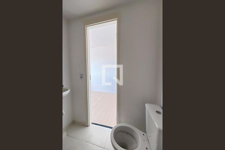 Banheiro de kitnet/studio para alugar com 1 quarto, 16m² em Vila Pereira Barreto, São Paulo