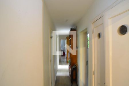 Corredor de casa de condomínio à venda com 3 quartos, 200m² em Itanhangá, Rio de Janeiro