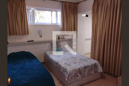 Casa à venda com 4 quartos, 300m² em Vila Guarani (Zona Sul), São Paulo