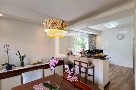 Casa à venda com 4 quartos, 300m² em Jardim das Laranjeiras, São Paulo