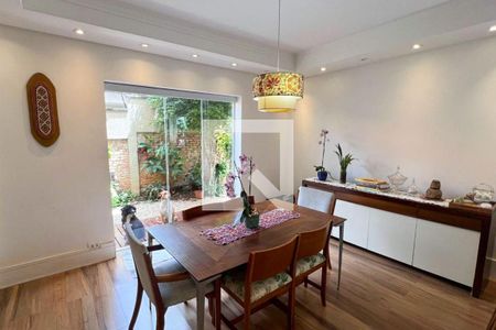 Casa à venda com 4 quartos, 300m² em Jardim das Laranjeiras, São Paulo