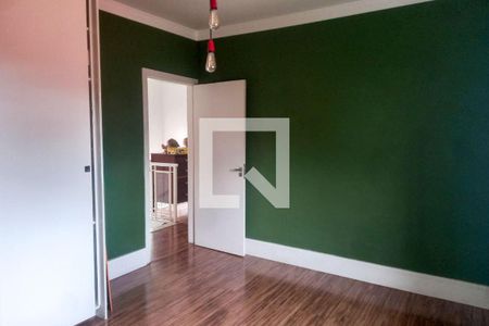 Casa à venda com 4 quartos, 300m² em Jardim das Laranjeiras, São Paulo