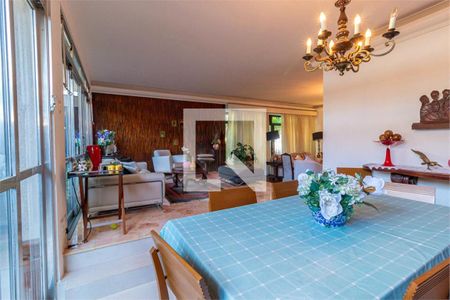 Casa à venda com 3 quartos, 269m² em Chácara Monte Alegre, São Paulo