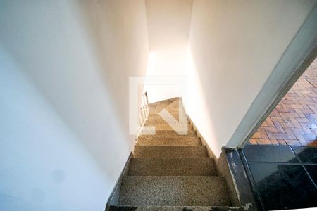 Escada de casa para alugar com 2 quartos, 95m² em Chácara Califórnia, São Paulo