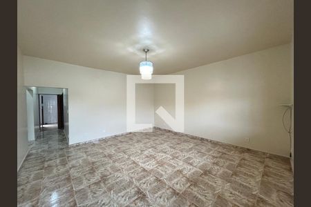 Sala de casa para alugar com 3 quartos, 240m² em Pilares, Rio de Janeiro