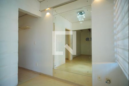 Sala de casa de condomínio à venda com 2 quartos, 63m² em Petrópolis, Porto Alegre