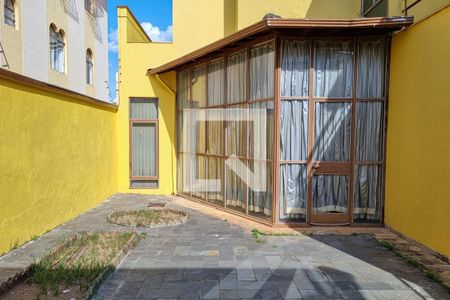 Área externa de casa à venda com 6 quartos, 400m² em Sagrada Família, Belo Horizonte