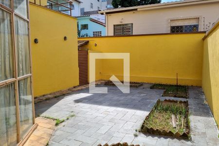 Área externa de casa à venda com 6 quartos, 400m² em Sagrada Família, Belo Horizonte