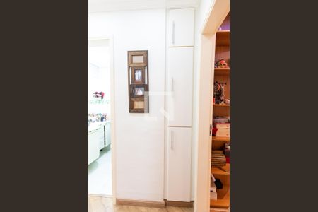 Corredor dos Quartos de apartamento à venda com 3 quartos, 70m² em Jardim dos Oliveiras, Campinas