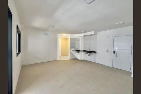Sala/Cozinha de kitnet/studio para alugar com 1 quarto, 46m² em Centro, Campinas