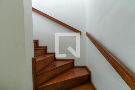 Escada de casa de condomínio à venda com 3 quartos, 100m² em Jardim Lauro Gomes, São Bernardo do Campo