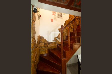 Escada de casa de condomínio para alugar com 3 quartos, 170m² em Senador Vasconcelos, Rio de Janeiro