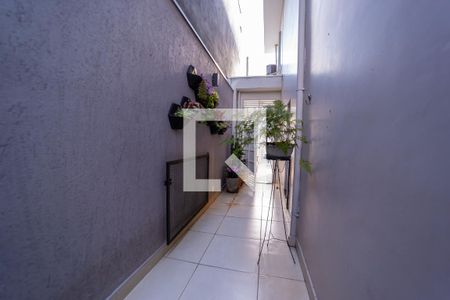 Corredor Lateral de casa à venda com 2 quartos, 125m² em Jardim Aricanduva, São Paulo