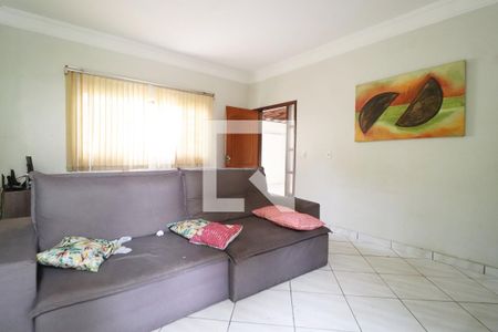 Sala de casa para alugar com 4 quartos, 120m² em Jardim das Palmeiras, Uberlândia