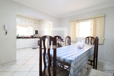 Sala de Jantar de casa para alugar com 4 quartos, 120m² em Jardim das Palmeiras, Uberlândia