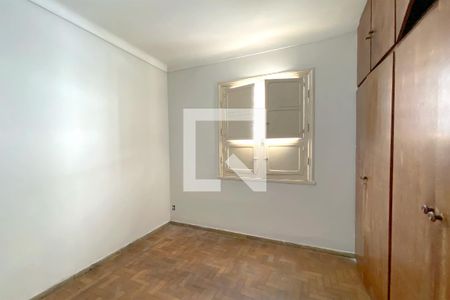 Quarto 1 de casa à venda com 3 quartos, 400m² em Sagrada Família, Belo Horizonte