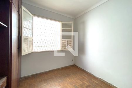 Quarto 2 de casa à venda com 3 quartos, 400m² em Sagrada Família, Belo Horizonte