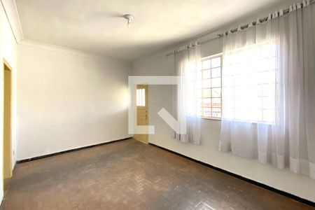 Sala de casa à venda com 3 quartos, 400m² em Sagrada Família, Belo Horizonte