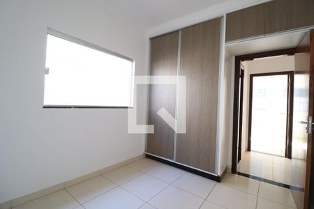 Quarto 1 de casa para alugar com 3 quartos, 130m² em Granada, Uberlândia
