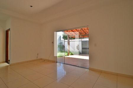 Sala de casa para alugar com 3 quartos, 130m² em Granada, Uberlândia