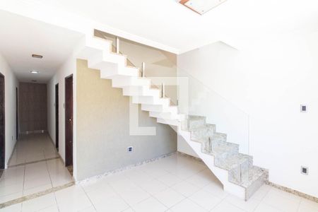 Sala de casa para alugar com 2 quartos, 170m² em Inhoaíba, Rio de Janeiro